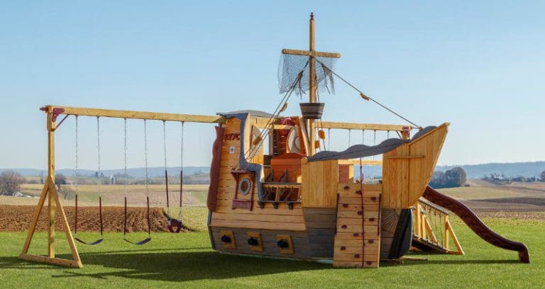 Small Realistic Pirate Ship with Double Swing Beam Rockwall 1